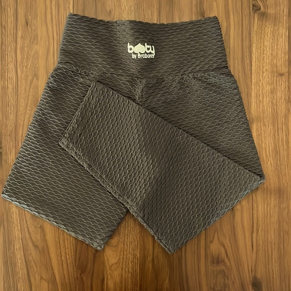 Booty by Brabants Croco Skin Cropped Legging, one size fits most, in Luna (grey) - Picture 1 of 6